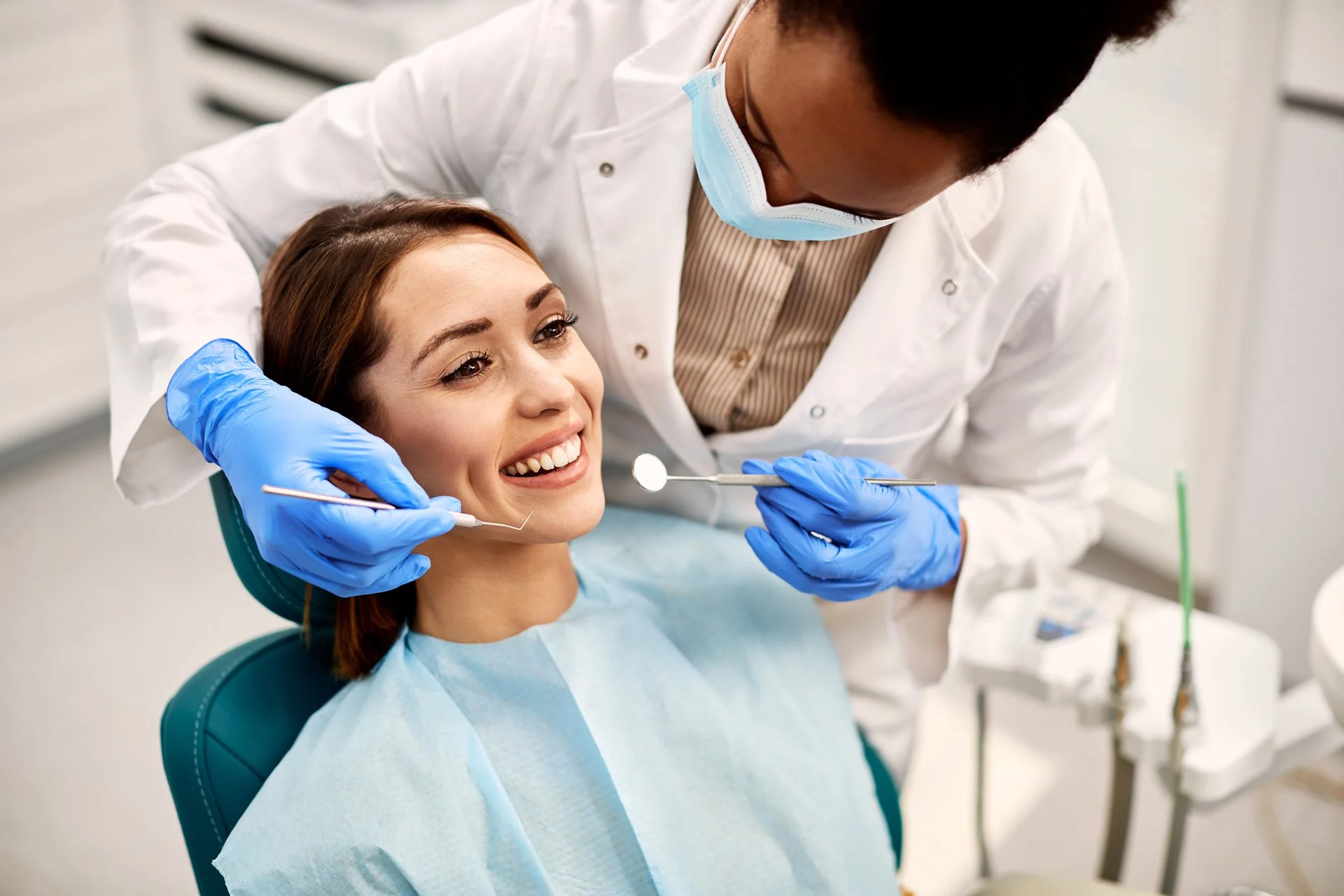 Patiente souriante en consultation
